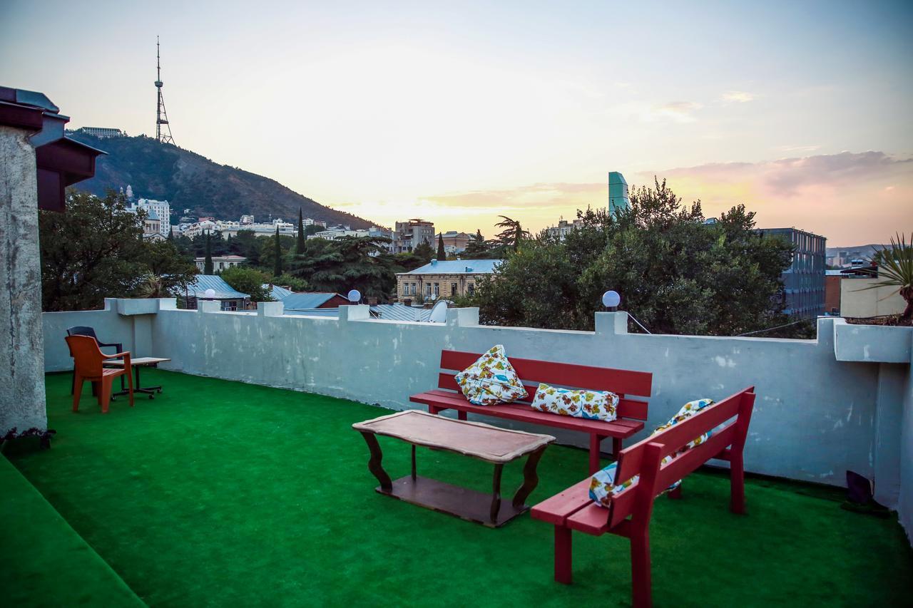 Guest House Sky Plus Tbilisi Exterior photo