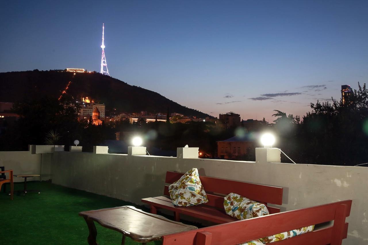 Guest House Sky Plus Tbilisi Exterior photo